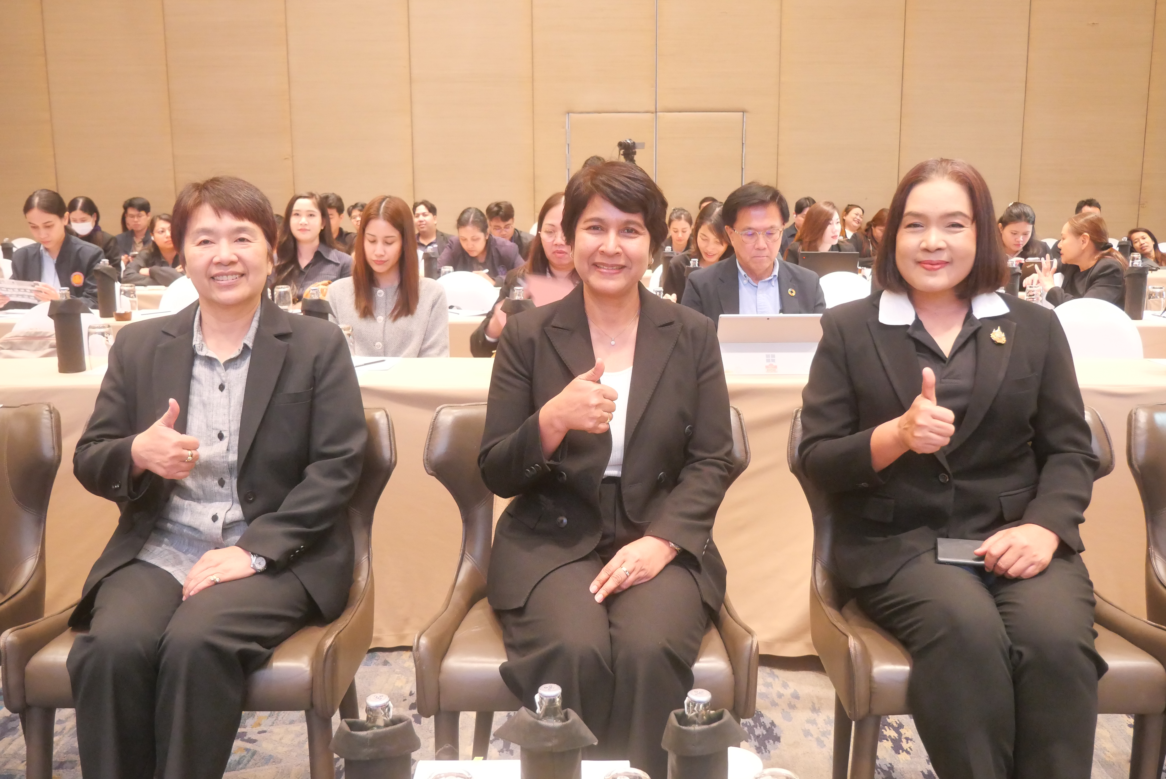title - ส.ป.ก. ร่วมเป็นเกียรติในพิธีเปิดงานประชุมเผยแพร่ (Press Conference) เพื่อนำเสนอรายงานและการประเมินผลการดำเนินงานเสริมพลังความร่วมมือด้านการเปลี่ยนแปลงสภาพภูมิอากาศของประเทศไทย 